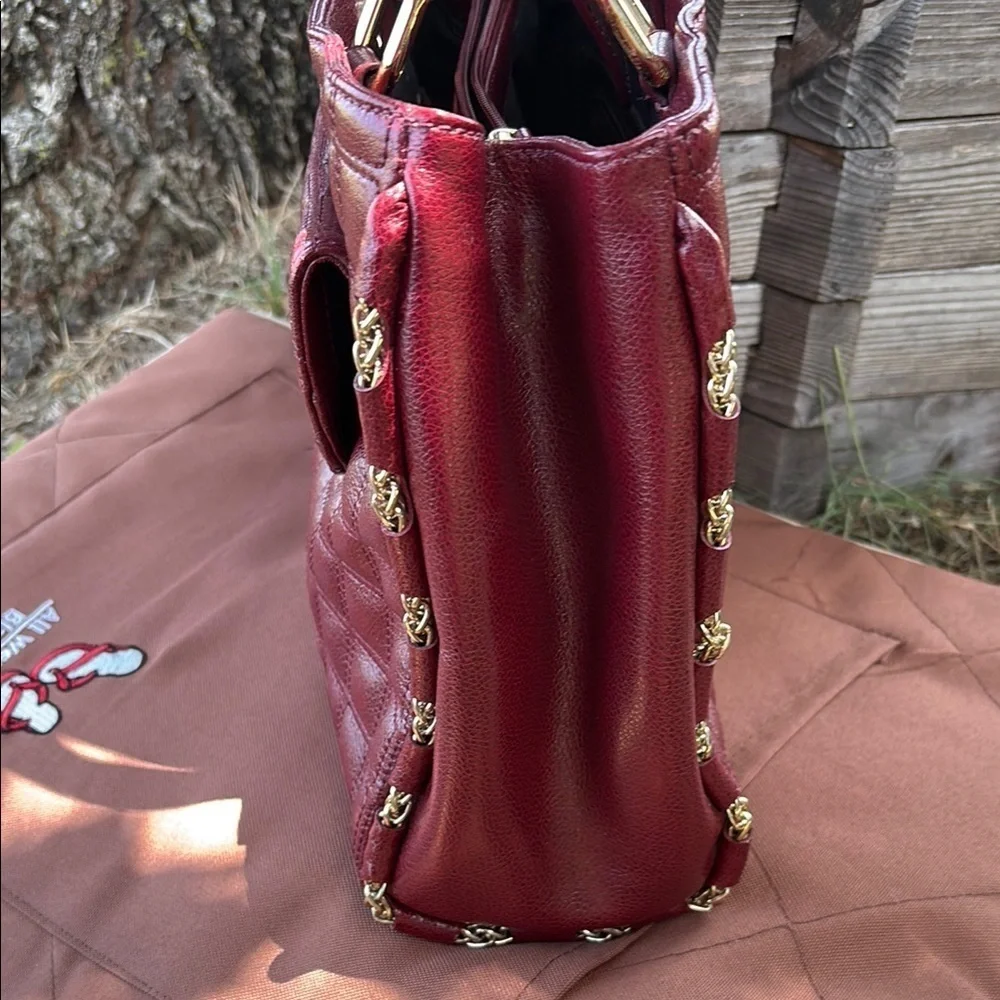 ANTONIO MELANI Burgundy Quilted Shoulder Bag with Gold Hardware